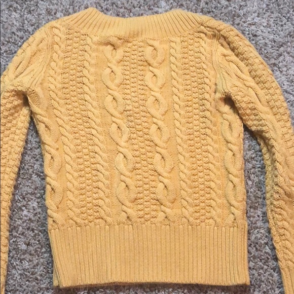 Yellow sweater! - Picture 4 of 4